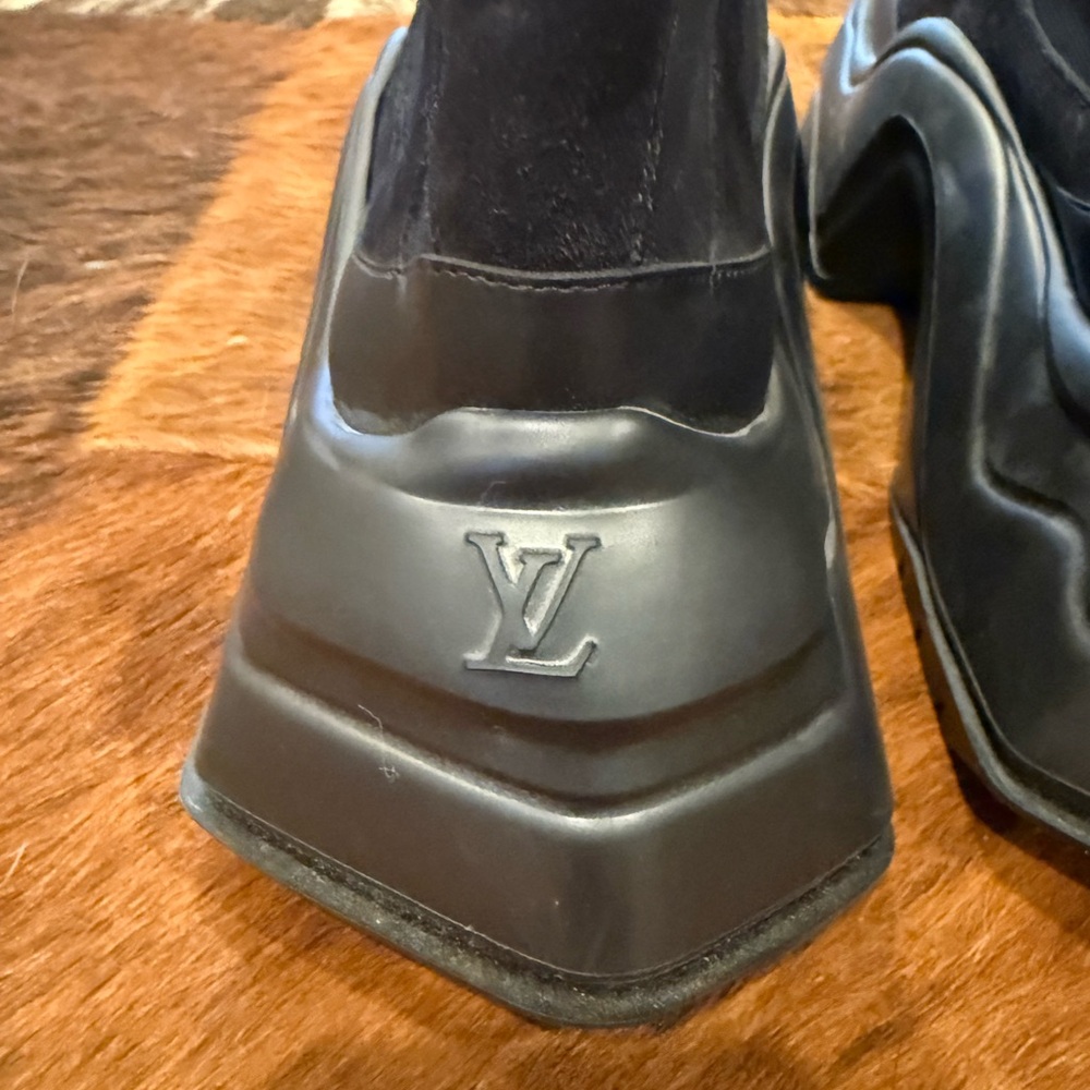 Louis Vuitton Archlight 2.0 Platform Lace Up Boots - Picture 9 of 9